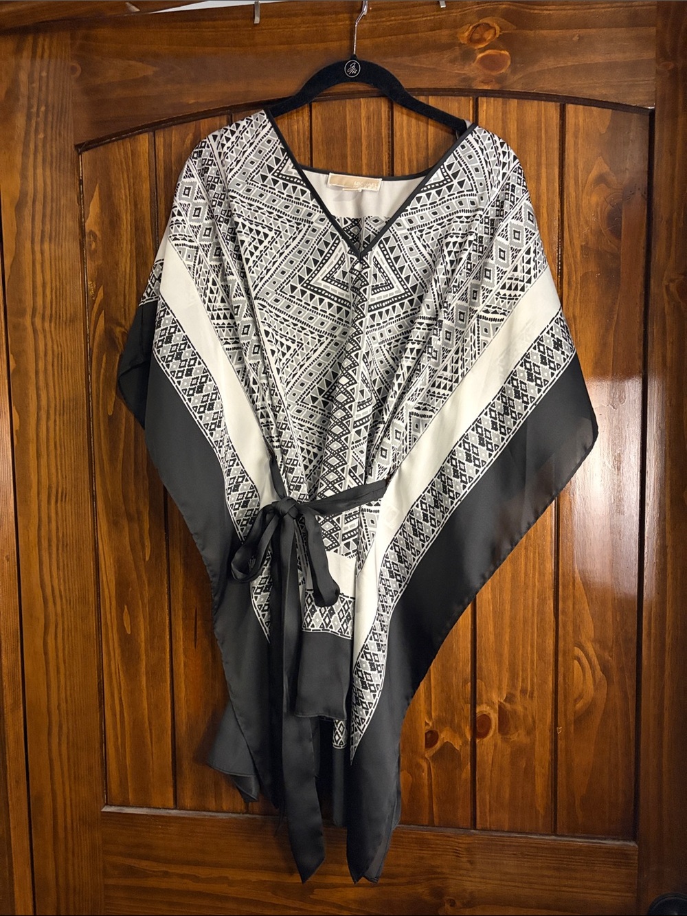 Black and White Geometric Patterned Top